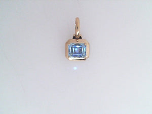 Single Stone 18k yellow gold Lola emerald cut aquamarine pendant 1.56t