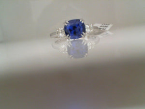 Rg 18k white gold diamond and cushion blue sapphire ring