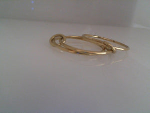 Spinelli Kilcollin 18k yellow gold three thin linked rings with gold c